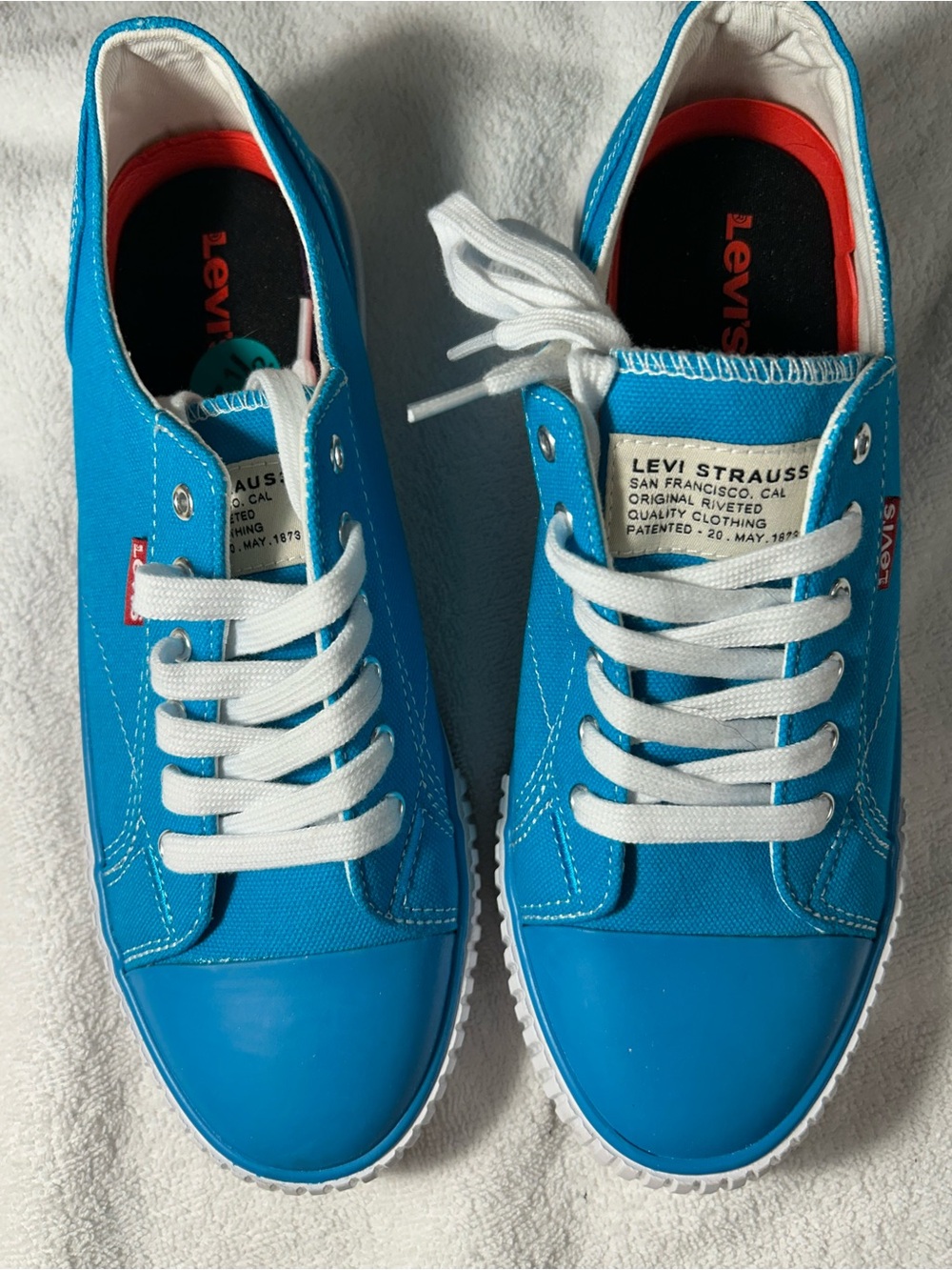 Levi’s Anika C Logo Sneakers In A bright Blue Canvas And Rubber Cap Toe 7.5 NWOT